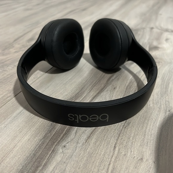Beats by Dr. Dre solo3 wireless headphones. Comes with case and charger. - Picture 2 of 5